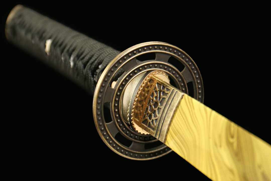 Katana - Loup Noir Aux pas d'Or